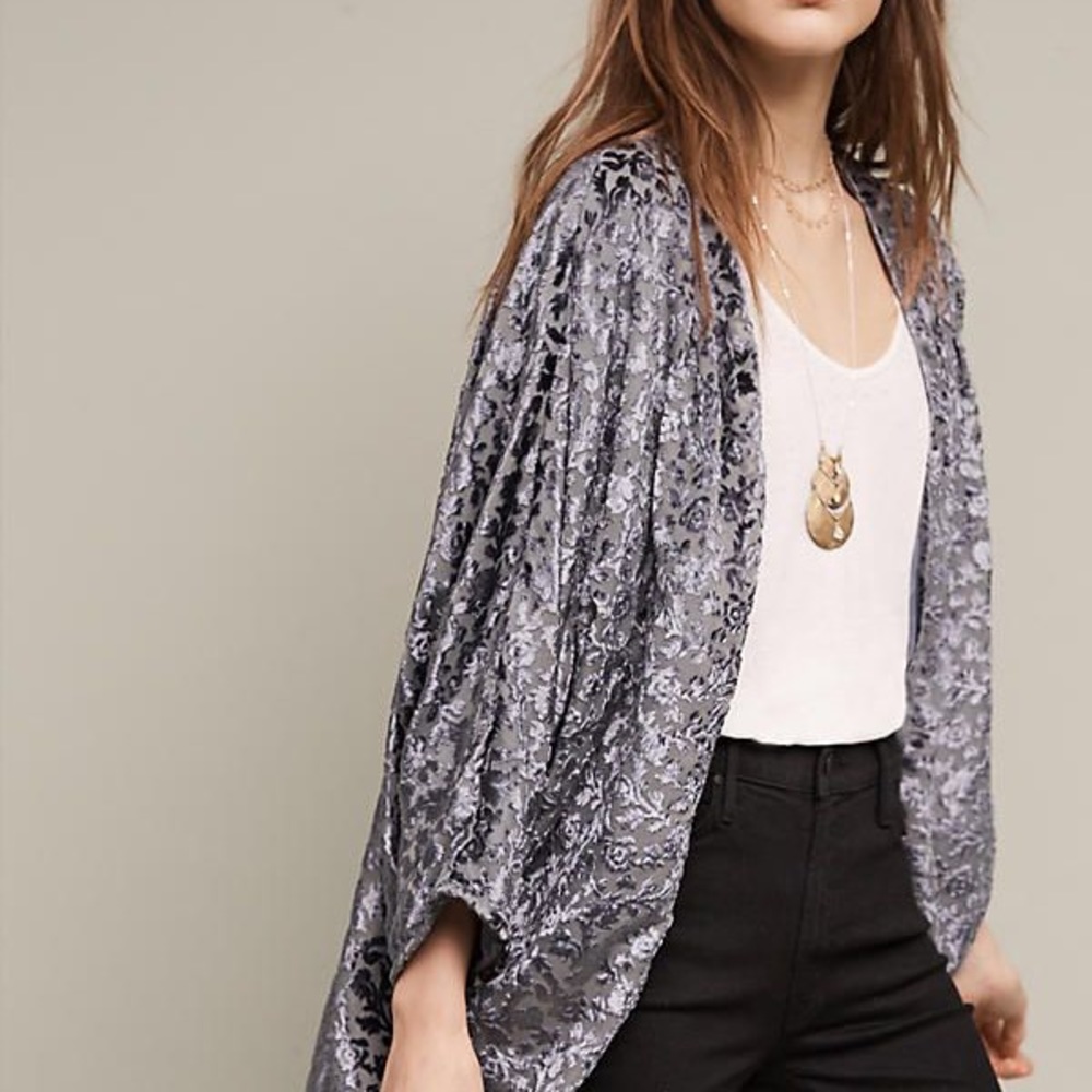 Anthro Feathers by Tolani Maya Velvet Kimono